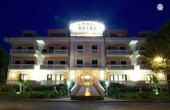 Hotel Residence Adria Rodi Garganico Exterior foto