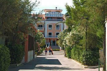 Hotel Residence Adria Rodi Garganico Exterior foto