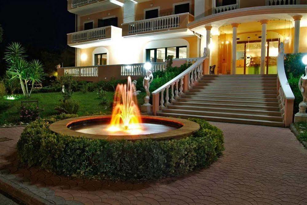 Hotel Residence Adria Rodi Garganico Exterior foto