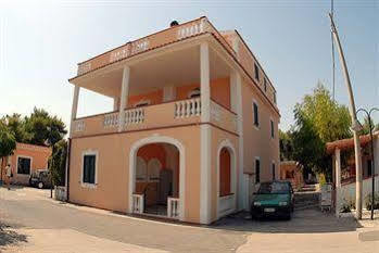 Hotel Residence Adria Rodi Garganico Exterior foto